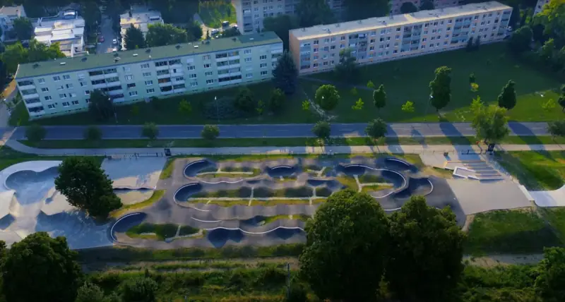Asfaltový pumptrack od BikeING