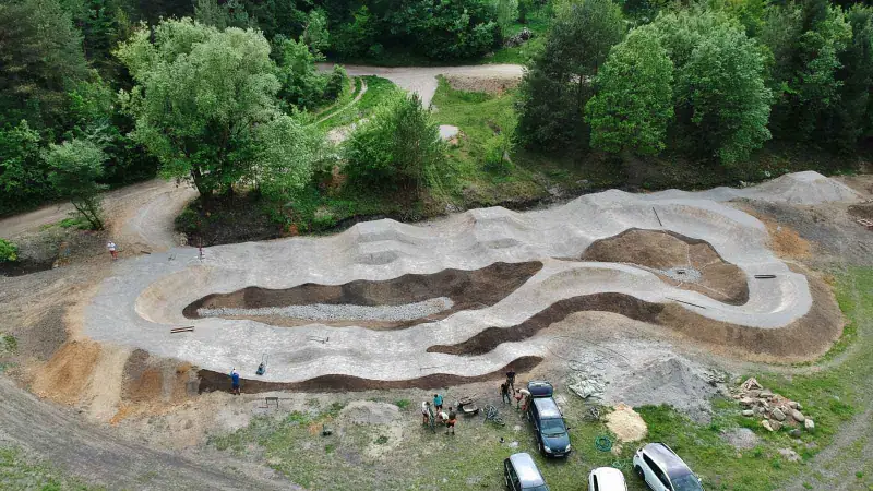 Pumptrack od BikeING z dronu